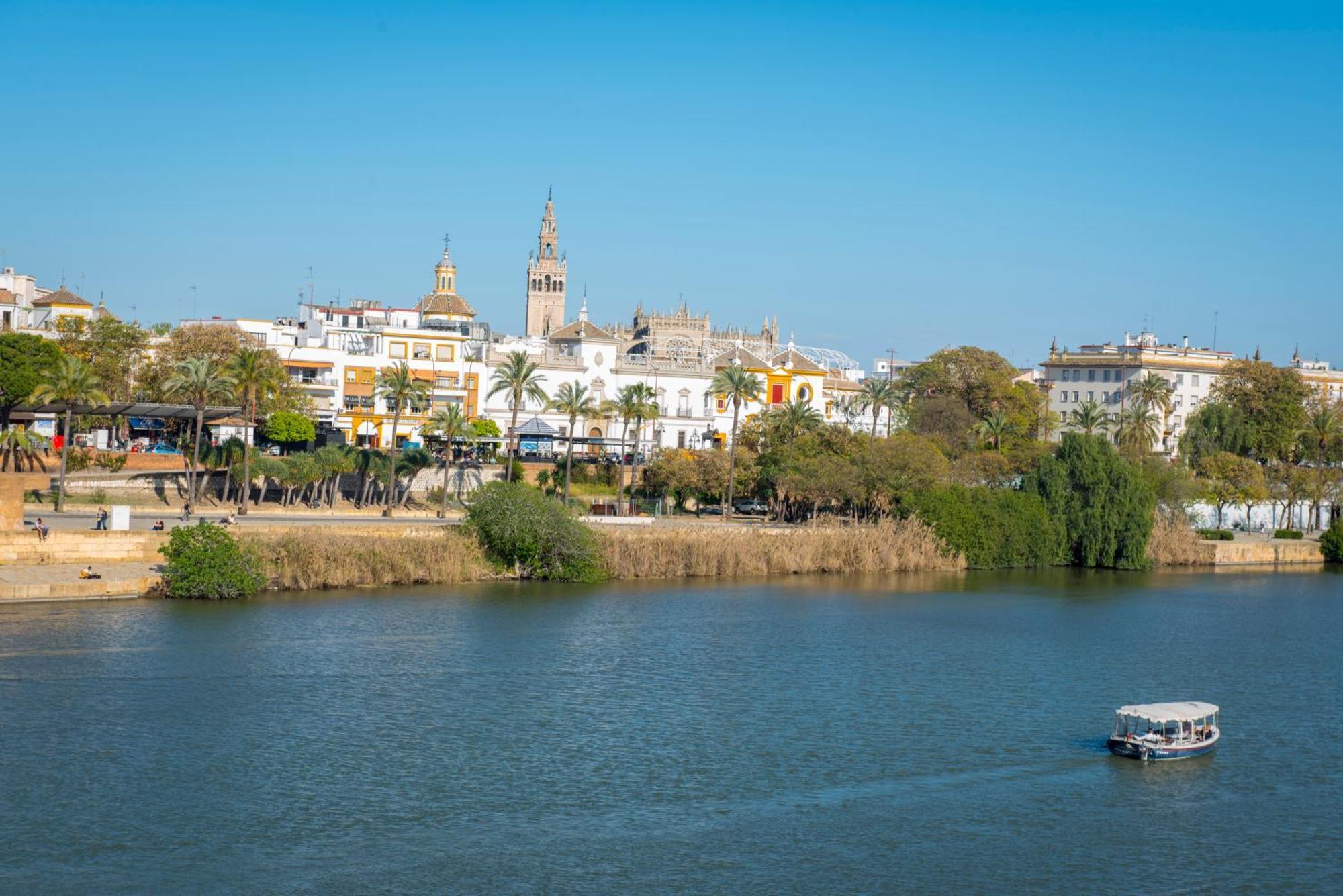 Apartamentos Luxury Puente De Triana Sevilla Exterior foto