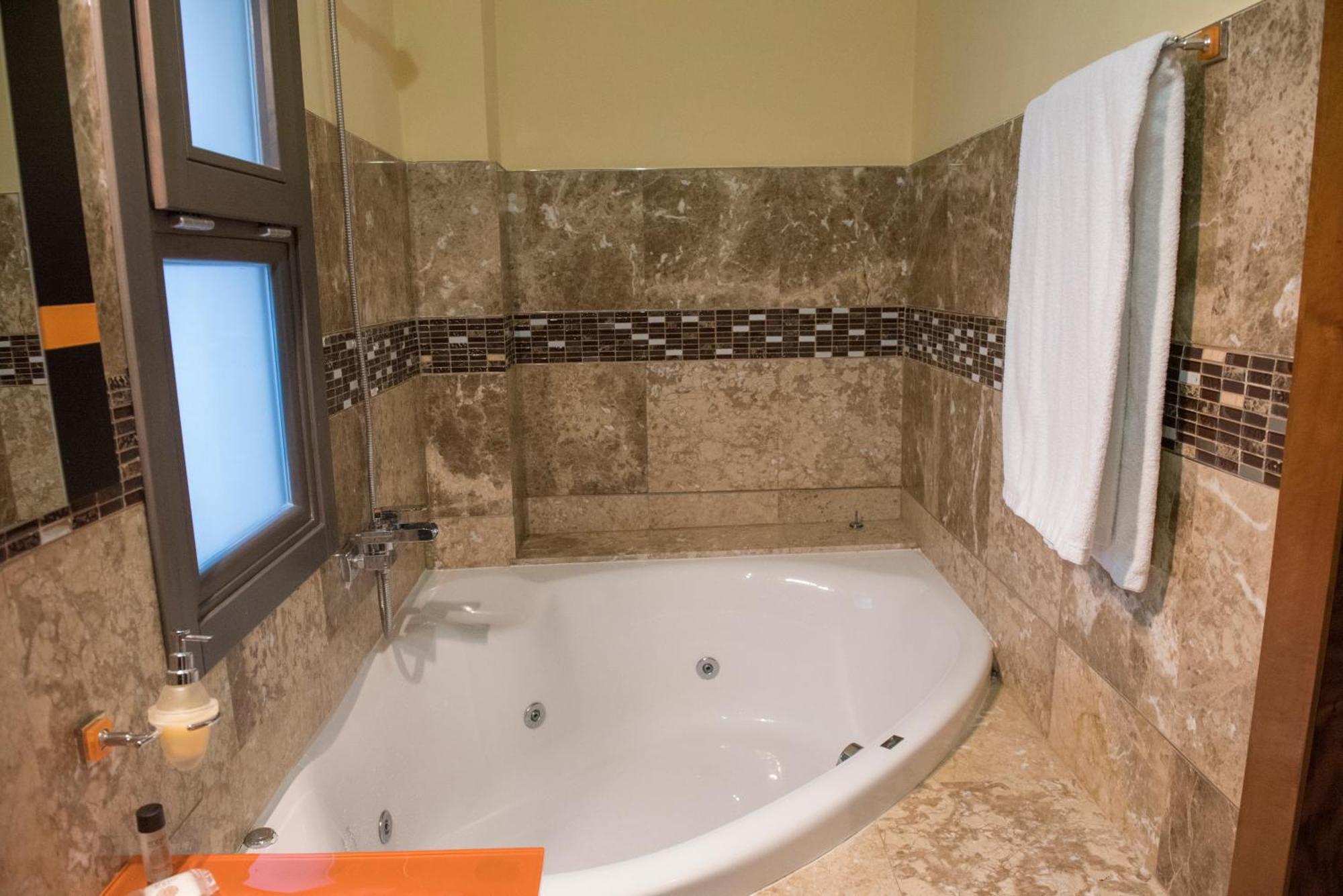 Apartamentos Luxury Puente De Triana Sevilla Exterior foto