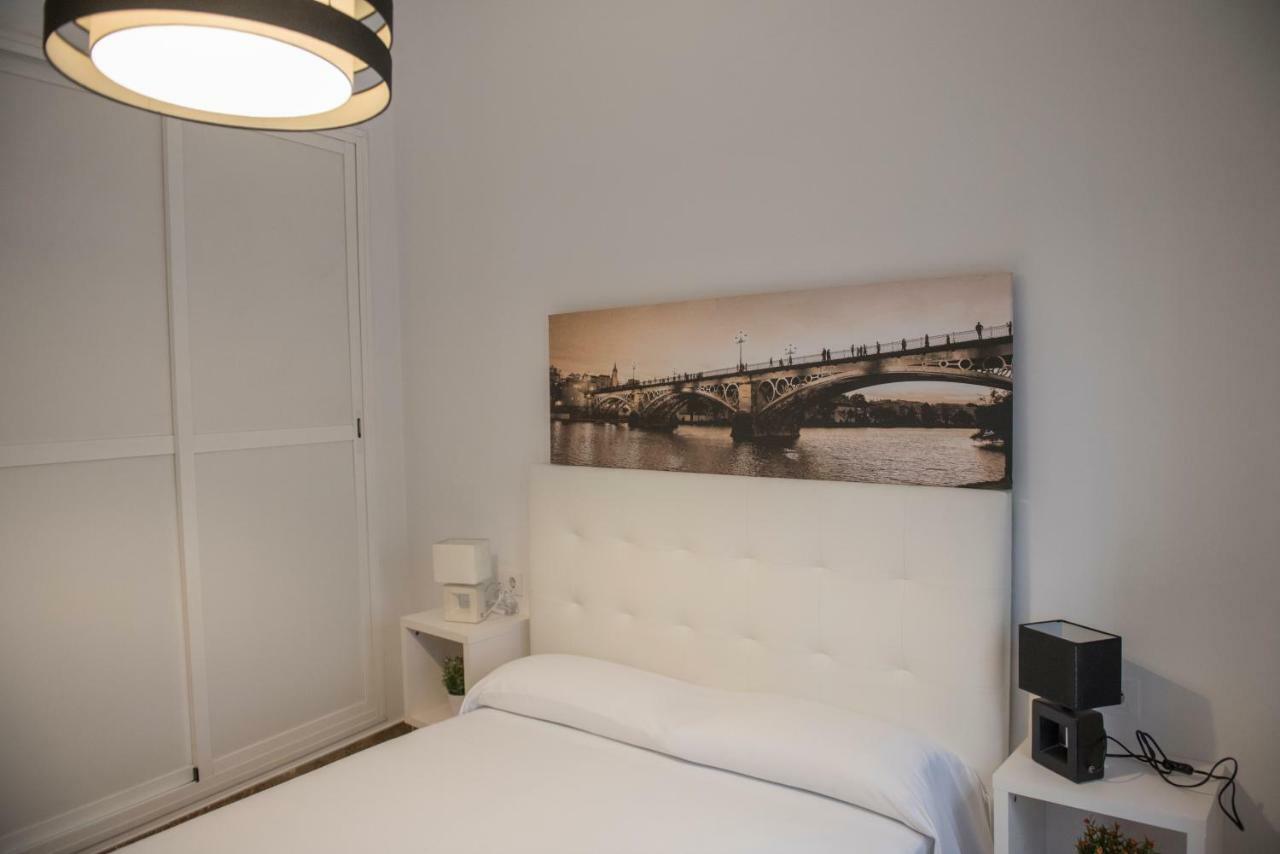 Apartamentos Luxury Puente De Triana Sevilla Exterior foto