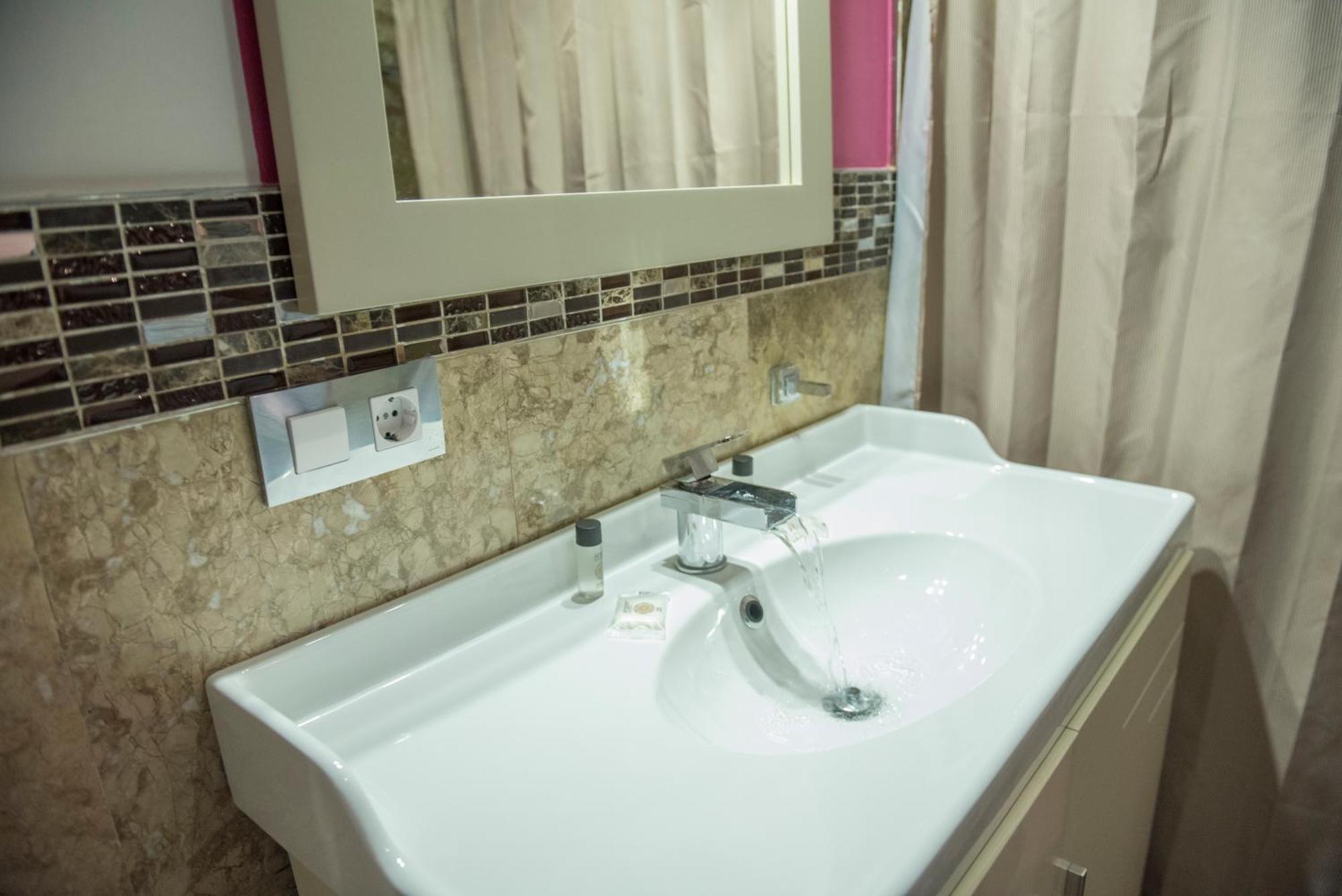 Apartamentos Luxury Puente De Triana Sevilla Exterior foto