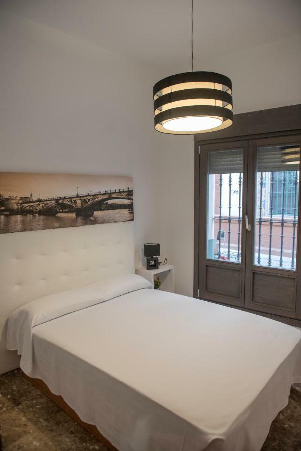 Apartamentos Luxury Puente De Triana Sevilla Exterior foto